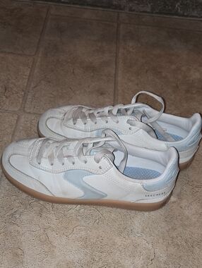Skechers White/Light Blue Casual Low-Top Sneakers GIRLS SIZE 2 Very Gently Used